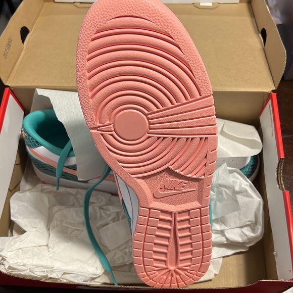 Nike Dunk Low ME - Picture 3 of 5